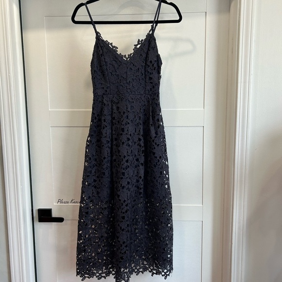 ASTR Kenna Eyelet Lace Midi Dress in Navy size S - Picture 1 of 3